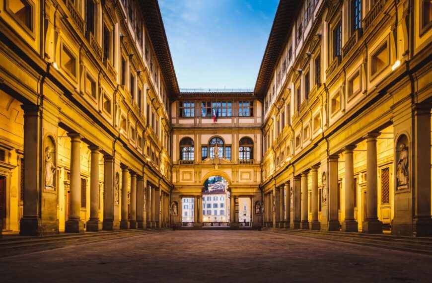 Passeggiata in notturna alla Galleria degli Uffizi